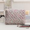 Suministro transfronterizo gran capacidad estilo coreano bolsa de cosméticos portátil bolsa de mamá bolsa de almacenamiento floral bolsa de pañales acolchada bolsa para labiales