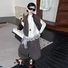 Conjunto de moda para niña: conjunto de tres piezas con chaleco de trabajo, blusa base de encaje irregular de otoño y camiseta con cinta ropa para niños