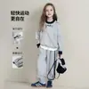 Conjunto Tutu Elefantito Niños y Niñas 2026 Principios de Otoño Nuevo Sudadera Bordada Cuello Redondo Pantalón Casual Falda Corta Conjunto de Tres Piezas