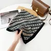 Pañuelo cuadrado marrón estilo Maillard para mujer, nuevo modelo otoño 2026, elegante y versátil, se puede usar como accesorio decorativo para el cabello o bufanda para el cuello, venta al por mayor