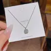 Colar Quadrado Pequeno de Zircônia Ultra Brilhante Estilo Coreano para Mulheres, Luxo Leve, Elegante, Corrente de Clavícula de Aço Titânio de Alta Qualidade, Atacado