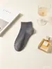 Calcetines Cortos de Malla Transpirable para Hombre Primavera y Verano Delgados de Verano Sin Costuras Cómodos Versátiles Calcetines para Hombre de Negocios Calcetines Cortos a Media Pantorrilla