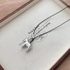 Colar com Pingente de Flor de Pônei de Metal Brilhante de Novo Estilo com um Toque de Luxo, Simples e Estiloso, Corrente Longa Única para Suéter