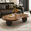 Mesa de centro irregular em forma de nuvem na cor nogueira, estilo vintage de meados do século, mesa de centro irregular artística, mesa de centro preta moderna para a sala de estar