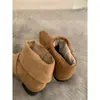 Botas Western Khaki Retrô Francesas Camurça Início do Outono Estilosas de Rua Estilo Britânico Botas Curtas de Boca Larga para Mulheres