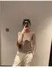 Camisa básica de tricô feminina em cor sólida, modeladora, com design de ombro regular, adequada para primavera e outono, com toque de alta qualidade, suéter de tricô macio e aconchegante, top de corte justo