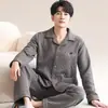 Pijama de Algodón con Capa de Aire para Hombre Otoño/Invierno Manga Larga Pantalón Largo Solapa Engrosada Cárdigan Simple Casual Se Puede Usar Afuera Conjunto