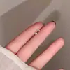 Brincos de argola da moda, versáteis e elegantes, luxo leve com toque de alta qualidade, clipes de orelha com zircônia de imitação, brincos de pérola femininos, tarraxas para cuidado de piercing