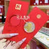 Pegatinas para Teléfono de Oro Puro 999 al por Mayor con Empaque Rojo, Presentando Dios de la Fortuna Dorado y Gato de la Suerte, para Buena Suerte y Prosperidad, Adecuadas como Regalos