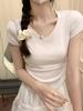 Camiseta corta de verano para mujer, color blanco, con hombros descubiertos y diseño plisado en la cintura, manga corta y ajustada, color rosa dopamina