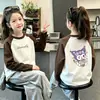 Camiseta de felpa para niñas, raglán, bloques de color, manga larga, Otoño Invierno 2026, estilo nuevo, para niños medianos y grandes, capa base, top casual, moderno