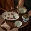Juego de Cubiertos para Comida Individual de Tomate Pintado a Mano Japonés Tazón de Arroz de Cerámica Gruesa Juego de Plato y Tazón de Cerámica para el Hogar Platos al por Mayor