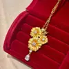 Tienda de Oro Mismo Estilo Textura Cepillada Racimo Floral Set de Collar, Aretes y Anillo para Mujeres, Vintage Lujo Ligero Nuevo Estilo Chino Venta al por Mayor