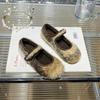Zapatos de Algodón para Niñas 2025 Otoño e Invierno Nuevo Estilo Estilo Infantil Zapatos de Princesa Zapatos de Cuero Gamuza Plus Zapatos Peludos Retro para Niñas Pequeñas