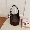 Novedad Otoño 2026 Bolso Personalizado para Mujer Moderno Chic Bolso de Hombro de Alto Valor Bolso Cubo Tejido