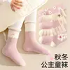 Calcetines para Niños Estilo Japonés Otoño e Invierno de Caña Media Resistentes a las Manchas Transpirables Absorbentes del Sudor para Niños Calcetines para Bebé Versátiles Calcetines Deportivos