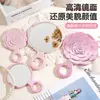 Espejo de Maquillaje Portátil Fresco Estilo Coreano con Diseño de Rosa, Espejo Portátil Tridimensional con Mango, Se Puede Colgar para Retoques en la Oficina