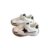 Zapatillas de entrenamiento alemanas para niños 2026 nuevo modelo de otoño para niños y niñas, zapatillas casuales Forrest Gump de suela blanda antideslizantes, zapatillas deportivas de bloqueo de color con estrellas