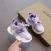 Zapatos deportivos para niños, versión coreana 2026, zapatos casuales modernos antideslizantes de suela blanda para niñas, estilo primavera y otoño, zapatos tipo papá para niños, beige