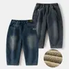 Pantalones de Mezclilla para Niños 2025 Invierno Nuevo Estilo Niño Carta Color Sólido Forro Polar Engrosado Pantalones de Mezclilla Modernos