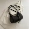 Nuevo bolso de hombro de color liso para moda de otoño e invierno, simple y elegante, con una textura refinada, perfecto como bolso de axila, un bolso de mano pequeño chic, o un bolso cruzado
