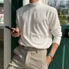 Camiseta de Manga Larga con Cuello Medio Alto de Nuevo Estilo Otoñal para Hombre, Estilo Hong Kong Tendencia Versátil Color Sólido Camiseta Base