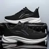 Zapatos de Hombre Talla Grande Venta al por Mayor Transfronteriza Casual Suela Blanda Zapatos Deportivos Transpirables Zapatos Individuales Malla Tejida Voladora Zapatillas de Correr para Hombre