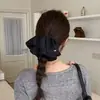 Textura Doce e Delicada, Presilha de Cabelo Estilo Saia com Bolinhas em Cetim Dourado, Estilo Francês Gentil e Refinado, Presilha Versátil para a Parte de Trás da Cabeça