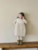 Conjunto de Vestido de Lã Outono Profundo para Meninas 2026 com Patchwork de Renda Doce e Conjunto de Camada Base com Borda Franzida para Bebês e Crianças Pequenas