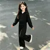Conjunto deportivo de primavera y otoño para niñas, nueva colección 2026, sudadera lisa y pantalones de chándal para niñas mayores, atuendo de otoño simple y casual para niños