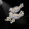 2022 Nuevo Broche de Doble Pájaro de Zirconia de Lujo Ligero Europeo y Americano Pin de Pájaro Vestido Banquete Vestido Antiguo Corsage para Mujer