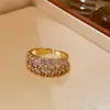 Anel Aberto de Cruz com Zircônia Banhado a Ouro 14K Real com Design Único, Anel de Dedo Indicador de Nicho, Sensação de Luxo Leve e Alto Padrão, Joia Feminina
