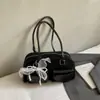 2025 Moda Retrô Simples Bolsa de Ombro Design de Nicho Nova Bolsa Feminina Outono e Inverno Personalizada Bolsa de Axila