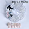 Caixa Flor de Ameixa com Laços de Pérola, Flores de Desenho Animado, Strass para Unhas Mistos, Decorações Brilhantes para Nail Art, Decorações Mistas no Atacado