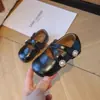 Zapatos de Piel para Niña Estilo Coreano Pequeño Chanel Zapatos de Princesa con Perlas Nuevo Estilo Primavera 2025 Mocasines Poco Profundos para Niña Tendencia