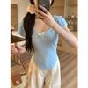 Camiseta de punto con cuello cuadrado y lazo en contraste de color, mangas voladoras, estilo irregular, adelgazante, suave, elegante y única para mujer de verano