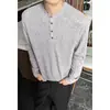 Camiseta de Manga Larga Henley Blanca cleanfiS para Hombre Otoño Estilo Hong Kong Ins Atuendo Sencillo Top de Peso Pesado Talla Grande