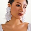 Europa y Estados Unidos joyería transfronteriza personalizada cadena larga de diamantes clip para la oreja de flor moda femenina color borla flor gancho para la oreja