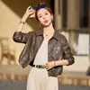 Chaqueta corta de cuero para mujer, nuevo estilo primavera/otoño 2026, superventas en transmisiones en vivo, corte entallado, con cuello alto, hecha de piel de cordero, adecuada para figuras petite