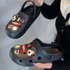 Nuevo modelo 2026 para mujer, zuecos de verano para exteriores con suela gruesa antideslizantes para la playa, sandalias de punta cerrada cómodas para parejas, sandalias para hombre