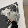 Bolsa Feminina 2024 Nova Primavera e Verão Estilo Coreano Simples Tendência Pequena Quadrada com Design Texturizado Bolsa Transversal Bolsa de Mão