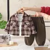 Conjuntos Infantis de Primavera e Outono, Novas Roupas de Primavera para Meninos, Roupas de Primavera para Bebês, Camisas Xadrez Estilosas, Conjunto de Três Peças