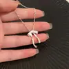 Colgante de Lazo Cadena Larga para Clavícula para Mujer, Diseño de Nicho de Lujo Ligero, Elegante Cadena para el Cuello Estilo Francés, de Moda para Mejores Amigas