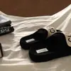 Sandalias de Nicho de Gama Alta para el Verano 2025 Nueva Moda Estilo Coreano Cómodas con Suela Gruesa Pantuflas de Oficina