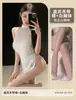 Lencería sexy con finos brillos y tirantes de cristal degradado, vestido con flecos, atmósfera pura y deseable, vestido corto dulce estilo hada