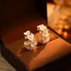Nuevos Pendientes de Moda Estilo Fresco de Concha Circonita Flor Forma de C Nicho Sencillos Perla Studs Pendientes Versátiles para Mujer