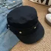 Gorra de Béisbol Americana Retro Desgastada con Remaches y Visera Plana para Mujer Estilosa Casual Versátil Adelgazante para la Cara Sombrero de Equitación