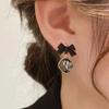 Moda europea y americana aretes cuadrados de lazo negro gema moda temperamento simple geométrico aretes compactos E8689