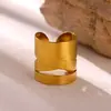 Moda Europea y Americana Estilo Ins Anillo Simple Ancho Hueco de Acero de Titanio Chapado en Oro de 18K Irregular Geométrico de Acero Inoxidable Anillo de Moda para Mujer