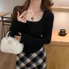 Camisa Interior de Punto Suave y Dulce de Corte Ajustado para Mujer, Nuevo Suéter de Otoño e Invierno con Diseño de Cuello en U de Alta Gama que Ceñe la Cintura